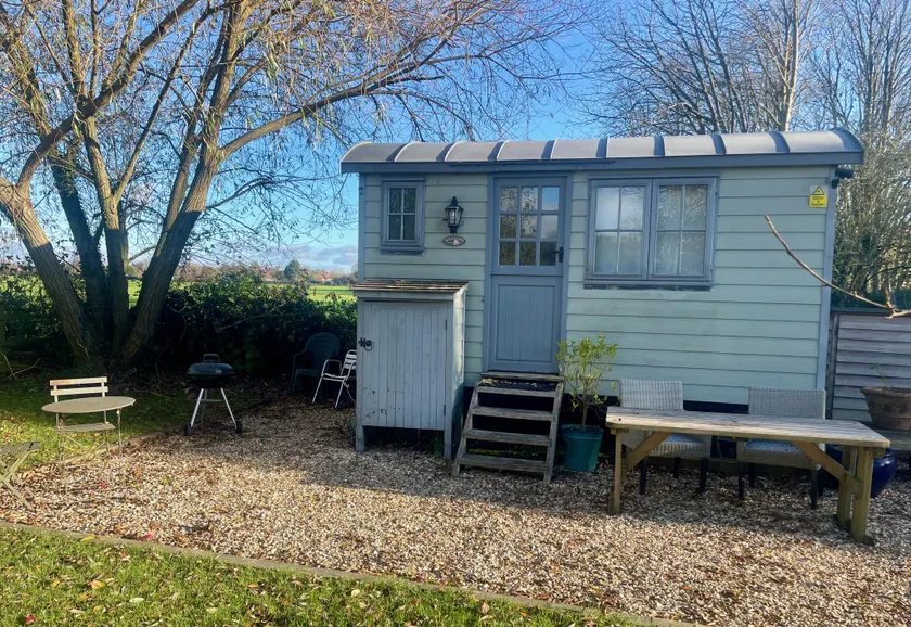 The Shepherds Hut @ Graingers - Image 1