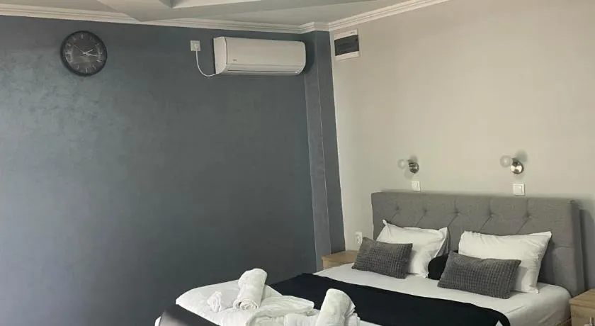 Feher Akac Guest House - Image 1