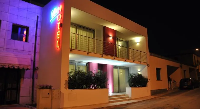 Gil's Hotel - Image 1