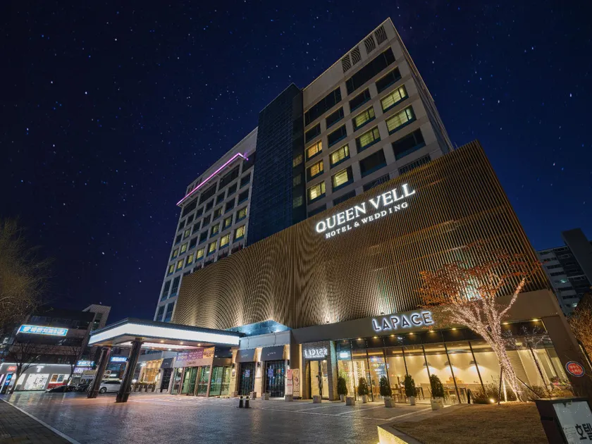 Queen Vell Hotel - Image 1
