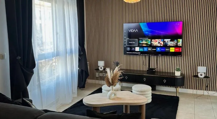 Le Penthouse Appartement Haut de Gamme Avec Piscine Chauffee - Image 1