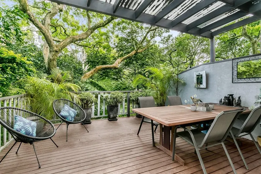 HOLDS - Beautiful Unit in Neutral Bay - Holdsworth St - Image 1