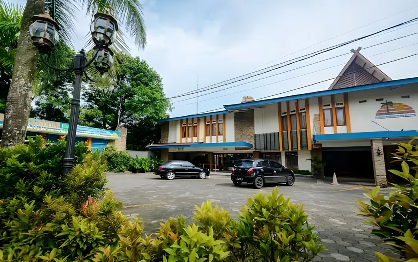 Lingga Hotel - Image 1