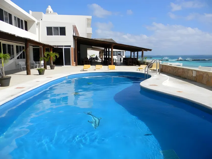 Hacienda Morelos Beachfront Hotel - Image 1