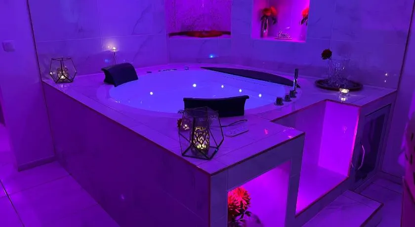 Suite romantique avec jaccuzy à la gare de Montpellier - Image 1