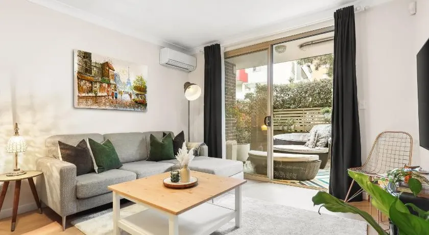 8 mins from Sydney Airport! 1BR with Courtyard - Image 1