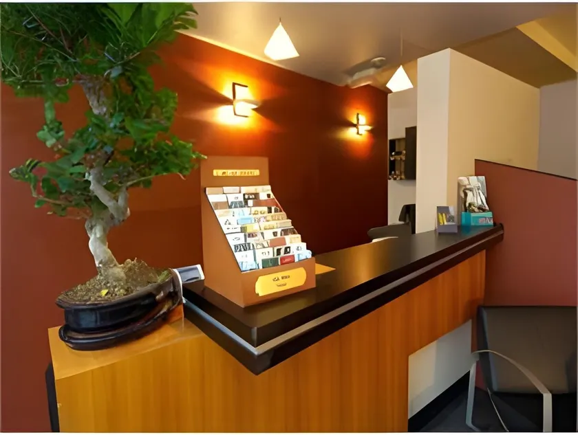 Green Hotel - Image 1
