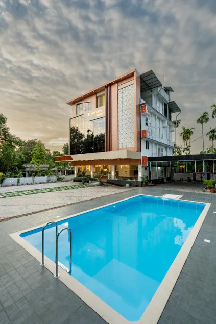 Victoria Suites Airport Hotel - Image 1