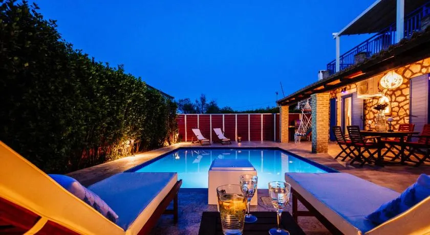 Villa Rosemarie - Luxurious Villa with Pool Just Steps Away from the Sea By Villa Mana Gers - Image 1