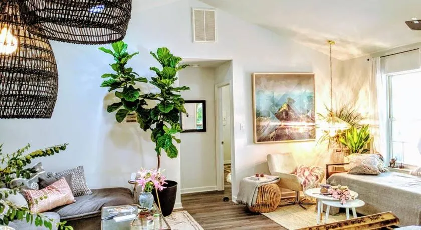 RARE Downtown Matthews walk 2 shops restauraunts hike CLT 2 Bedroom not 3br - Image 1