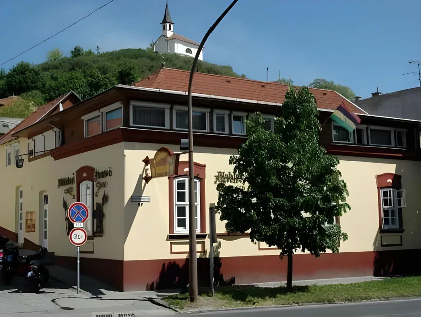 Alabárdos Panzió és Apartmanház - Image 1