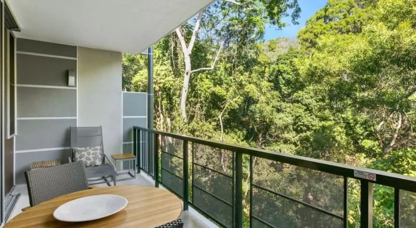 7306 Short Stroll to Hastings Street - Image 1