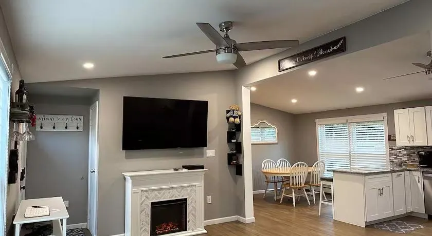 Stylish 3 BR Entire Home NearTown & Beach with Pool Table & King Bed - Image 1