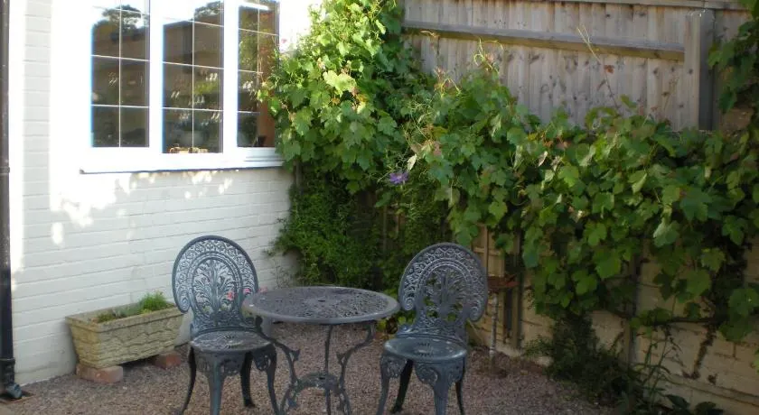 Hillside Cottage - Image 1