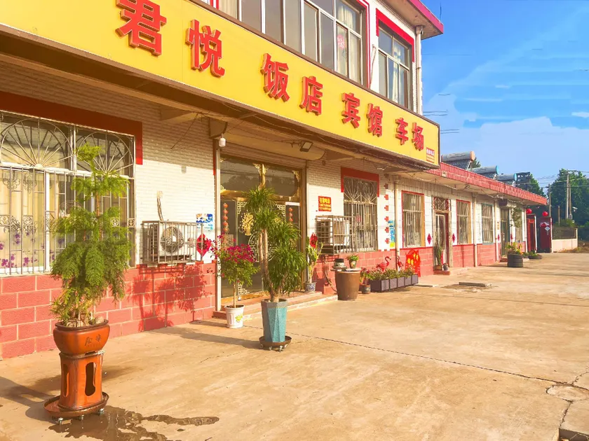 Liangying Hotel - Image 1