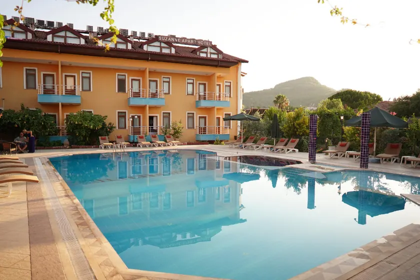 Suzanne Hotel & Restaurant - Image 1