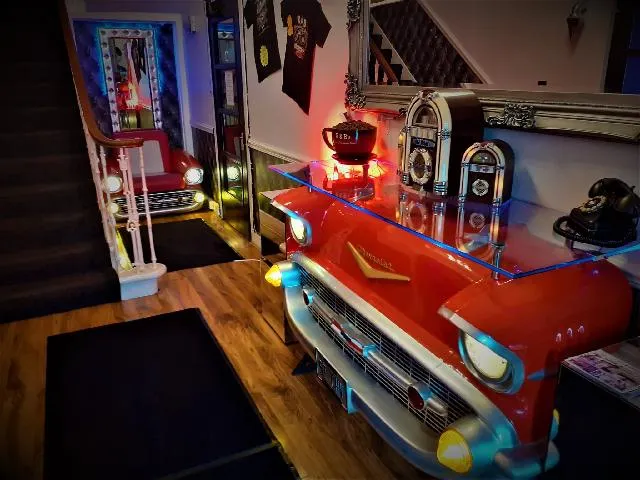 Cadillac Kustomz Guest House - Image 1