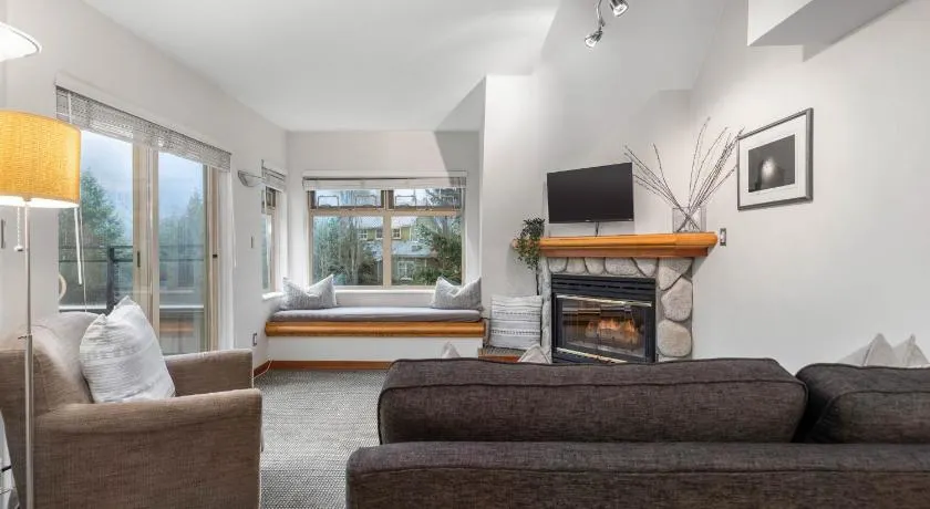 1BR in Lake Placid Lodge, Steps to Creekside Gondola, Shared Pool and Hot Tub, Lounge Access - Image 1