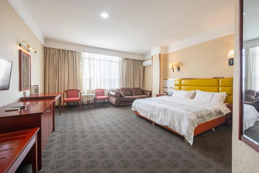 Yalan Hotel - Image 1