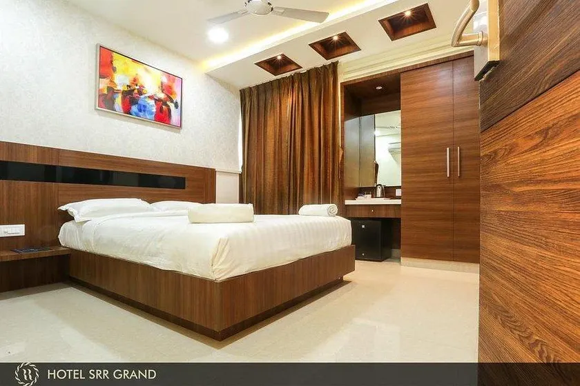 Hotel SRR Grand - Image 1