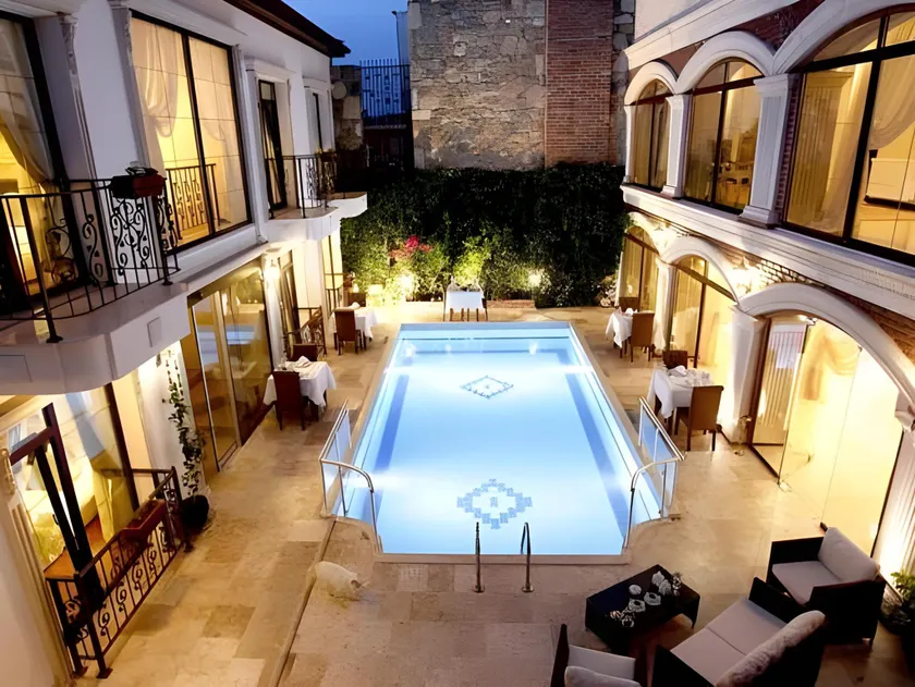 Saint John Hotel - Image 1