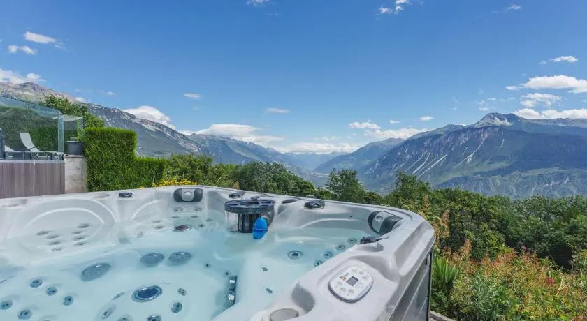 4BDR Alpine Chalet with Game room and Sunny terrace - Image 1