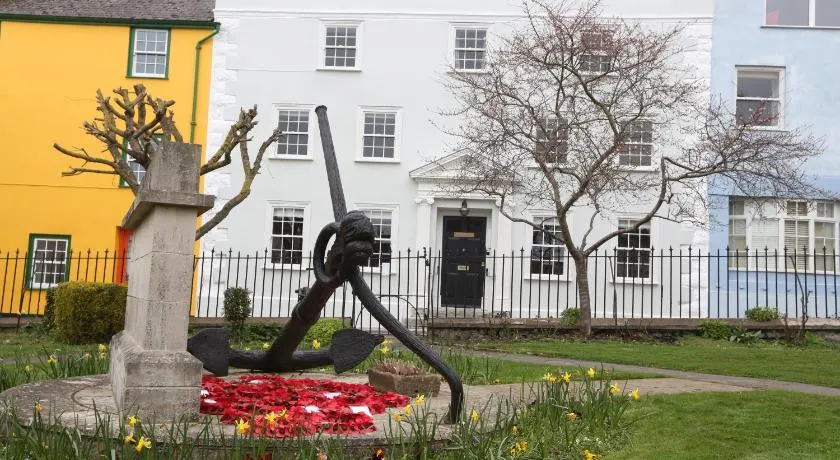 Monmouth House Lyme Regis, Up to 16 guests, dog friendly, garden, hot tub - Image 1
