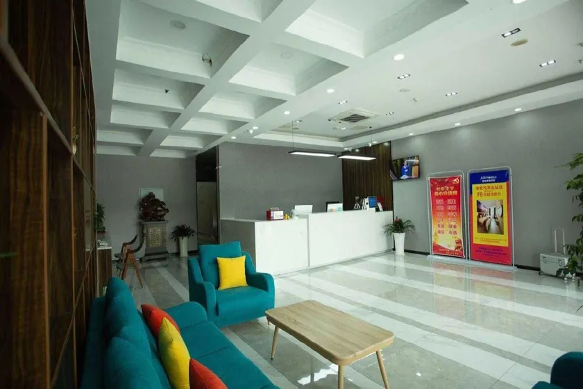 Zhongyi Selected Hotel (Huai'an Huaiyin Normal University Branch) - Image 1