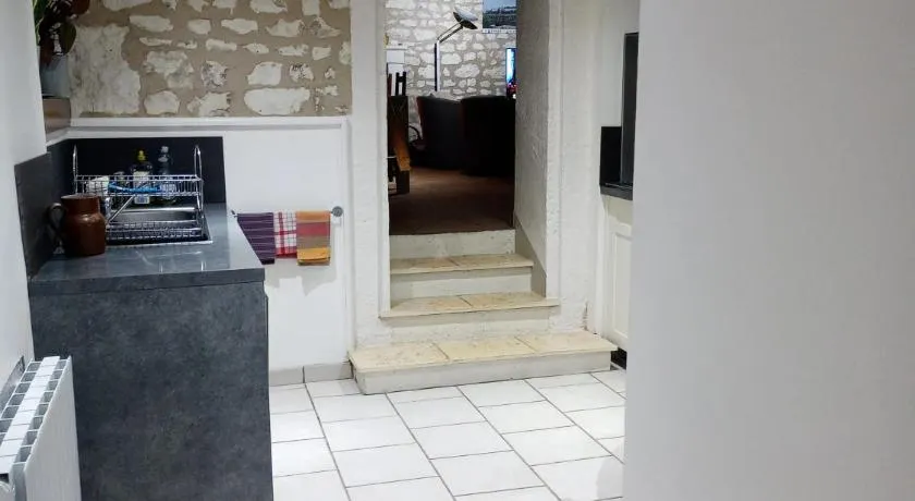 Maison spacieuse à Assay avec jardin et cheminée - Image 1