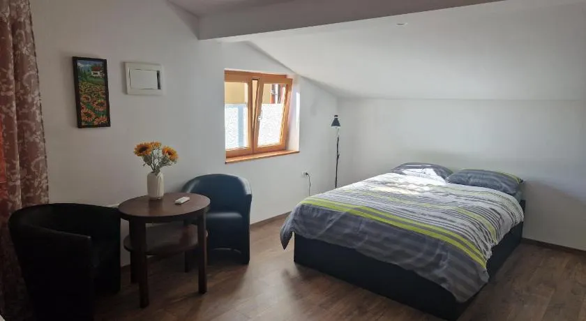 GuestHouse Flora - Image 1