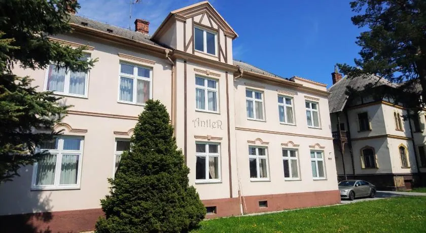 Hotel Antler - Image 1
