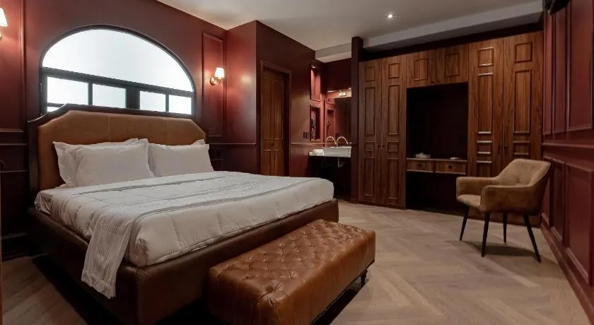 The Urban Muse suite - Image 1