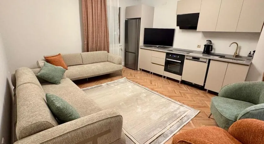New In Center 2 bedroom 7 stars - Image 1
