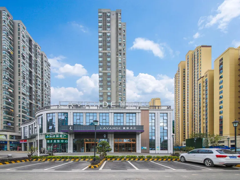 Lavande Hotel Wuhan Jinyin Lake Light Industry University - Image 1
