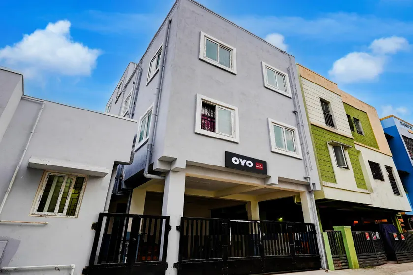Hotel O  White Inn - Image 1
