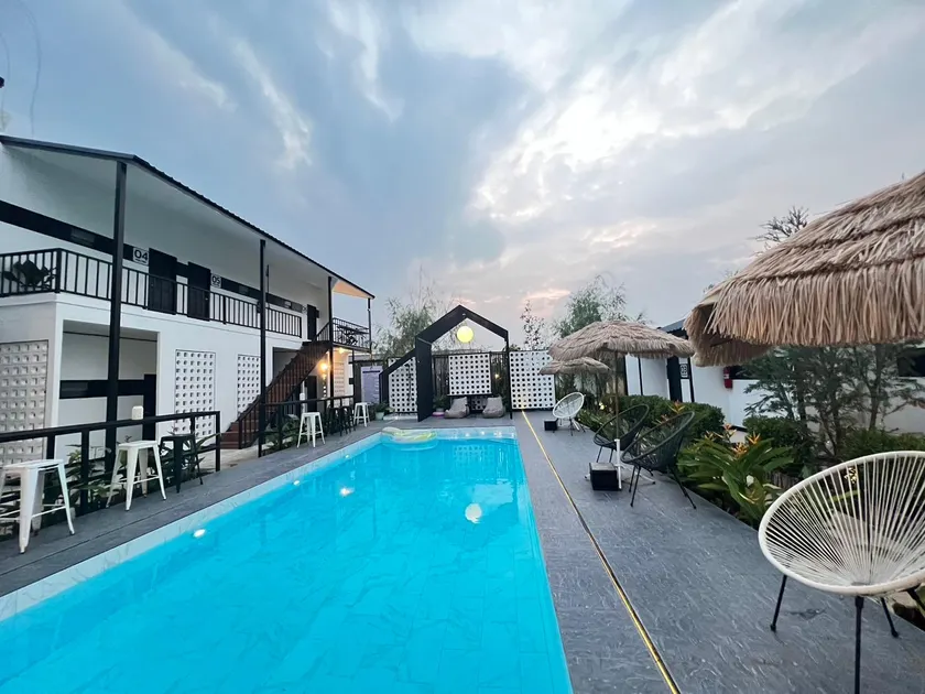 Penguin Villa Resort & Bistro - Image 1