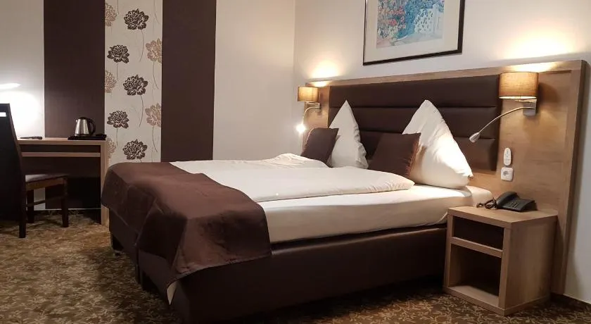 Park Hotel - Image 1