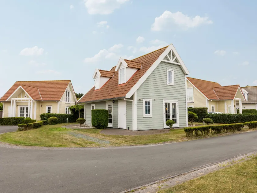 Villa in s-Gravensande near the Beach - Image 1