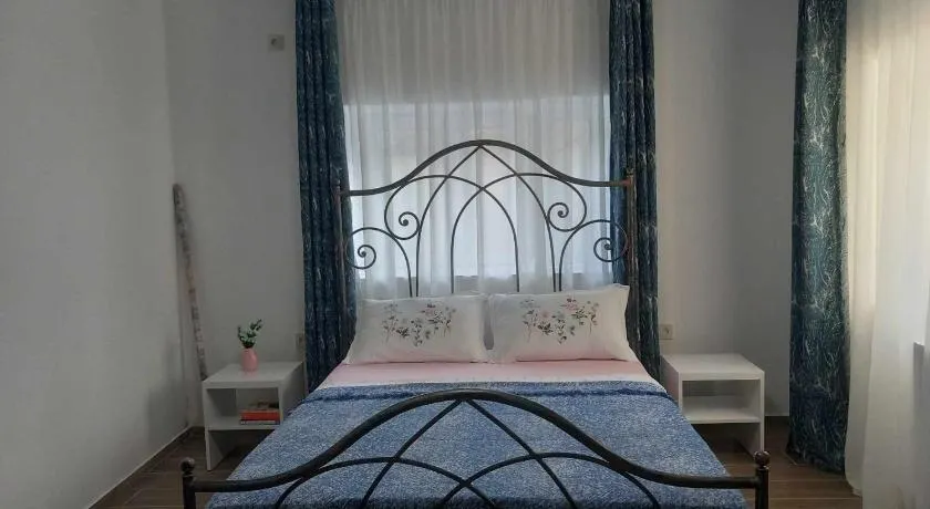 Guest house of gnomes - Image 1