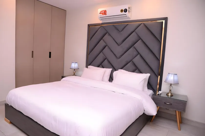 Tom's Luxury Hotel - Image 1