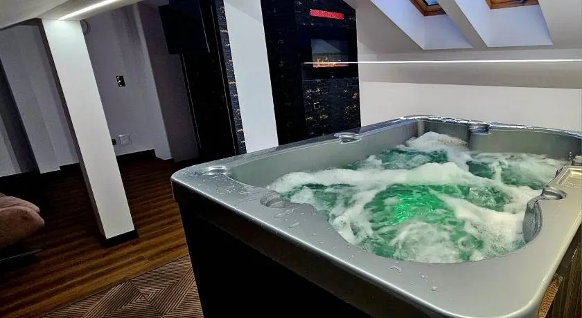 ZIBO APARTMENTS LESKO Nowoczesne apartamenty z jacuzzi i widokiem na Bieszczady - Image 1