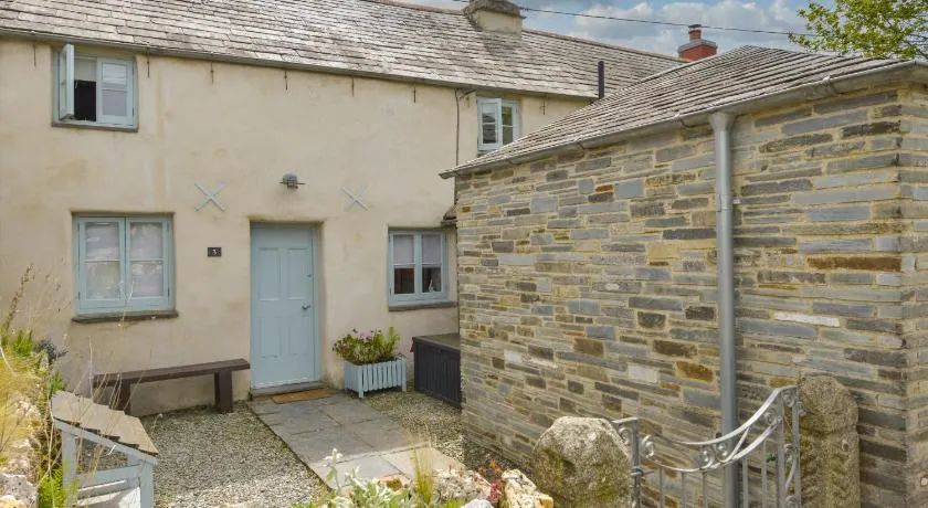 3 Newhall Green, ST TEATH - Image 1