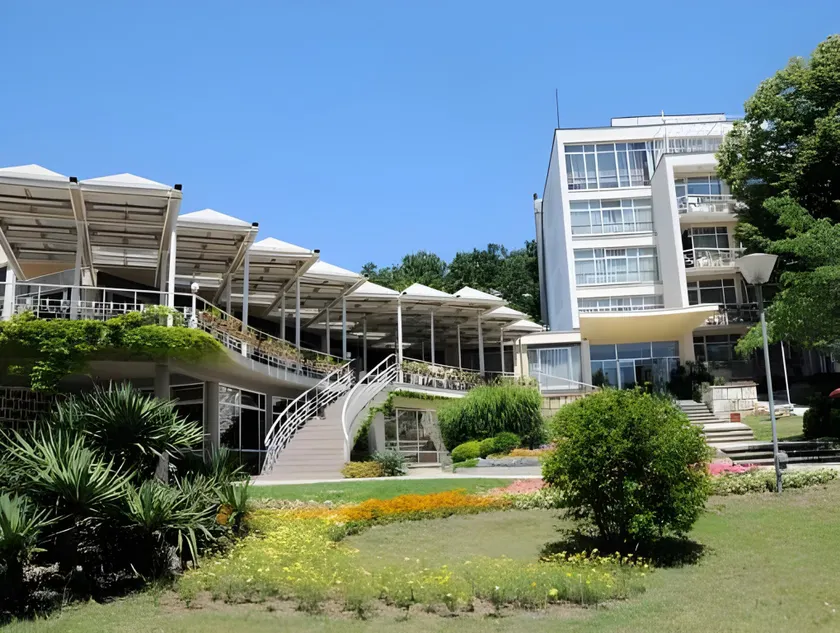 Neptune Hotel - Image 1