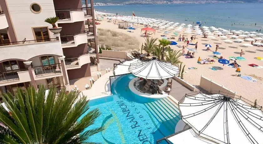 Hotel Golden Ina - All Inclusive - Beachfront - Image 1