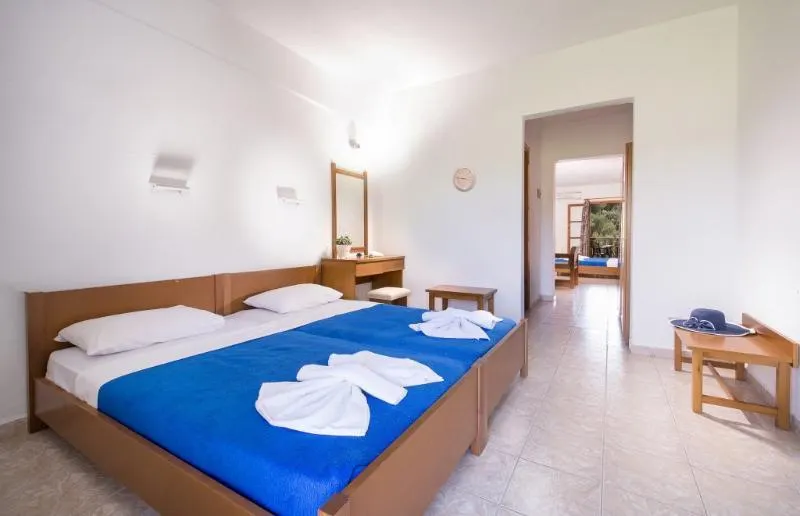 Azapiko Blue Sea Hotel - Image 1