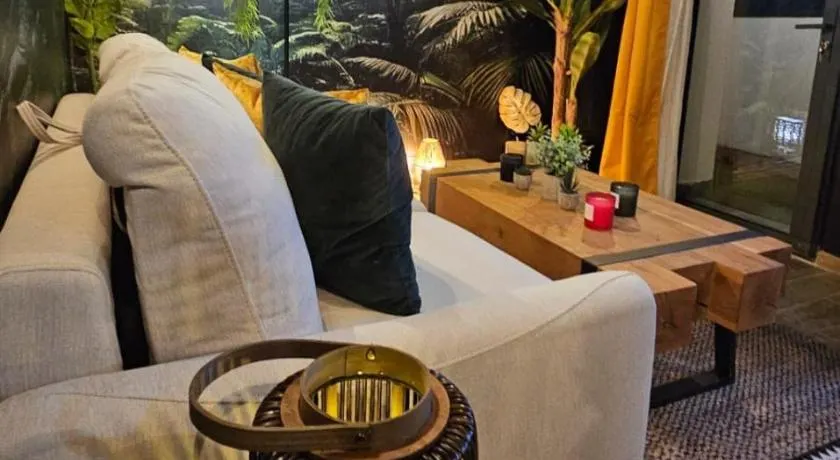 jungle room less than 15 minutes from La Defense - Image 1