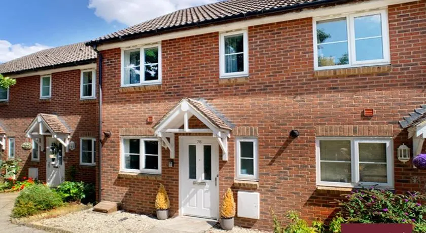 Wokingham - GardenParking 2Bed - Image 1