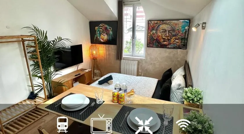 Studio Douillet Hypercentre 12 min de Paris - Image 1
