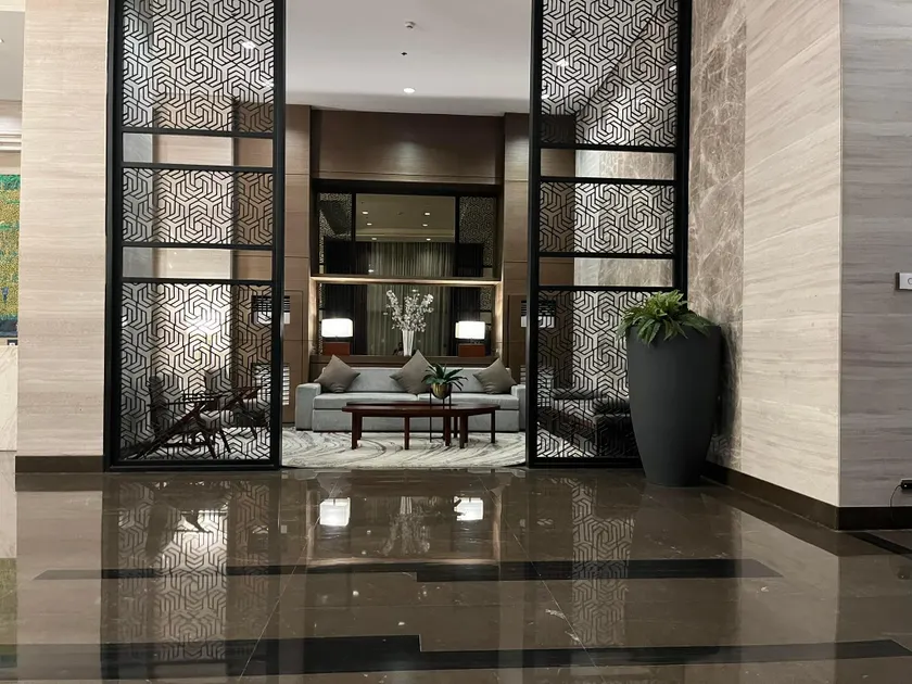 Bayfront Suite in Pasay Near NAIA Terminal, PICC, Star City, MOA and US Embassy - Pet-Friendly, Wi-Fi & Netflix, Free Swimming Pool, Sauna, Work from Home Ready - Image 1
