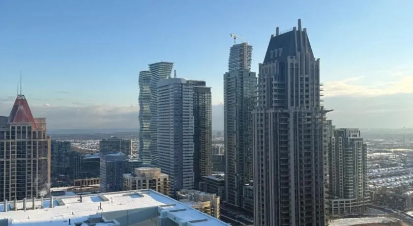 The greatest views in the heart of Mississauga - Image 1